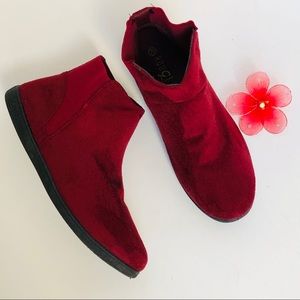 ROUGE Helium ankle boots.